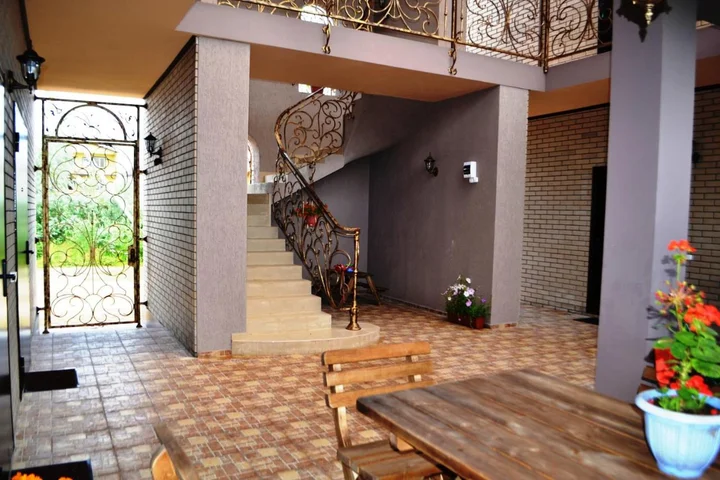 Голубицкая: Guest House Zamok on Priazovskaya