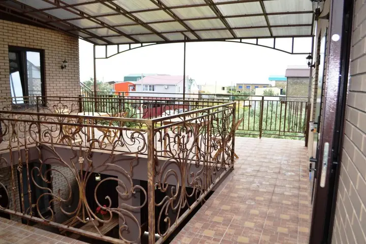 Голубицкая: Guest House Zamok on Priazovskaya