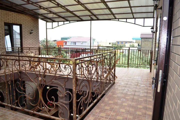 Голубицкая: Guest House Zamok on Priazovskaya