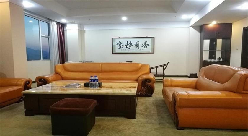 Чжаоцин: Guangli Hotel