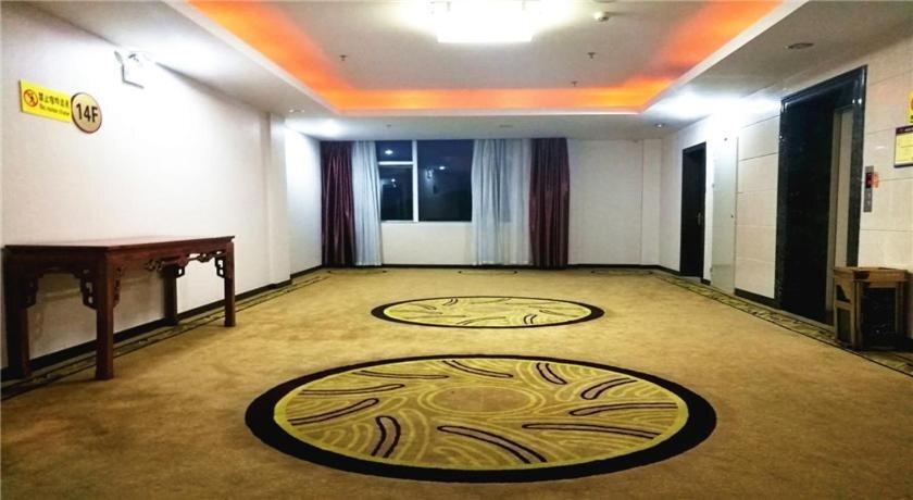 Чжаоцин: Guangli Hotel