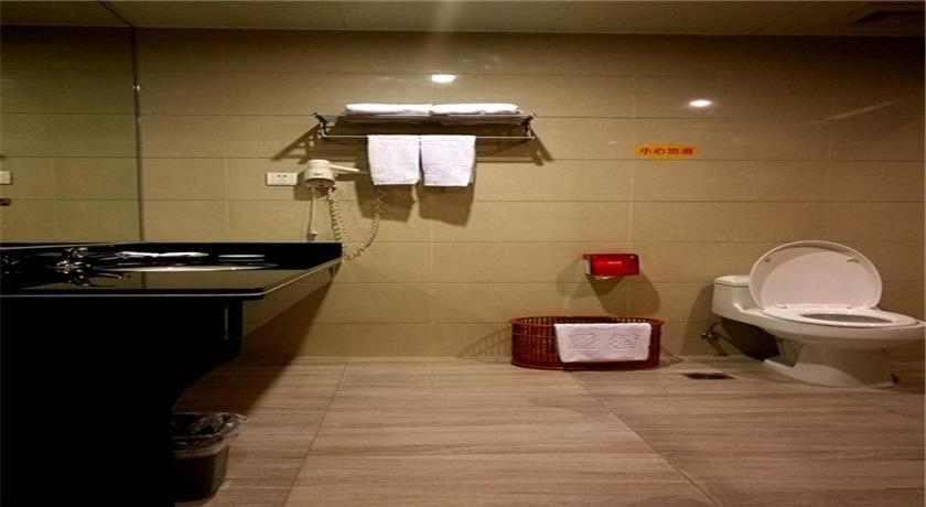 Чжаоцин: Guangli Hotel