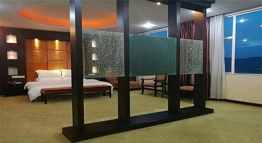 Чжаоцин: Guangli Hotel