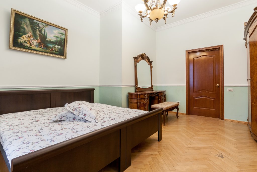 Москва: Metro Novoslobodskaya Apartments