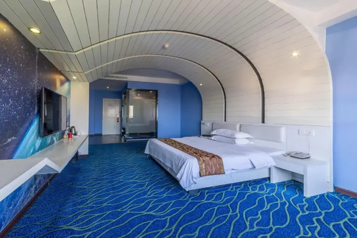 Янгиианг: Lanli Lily Hotel (Xindacheng Times Square North Lake Park Store)