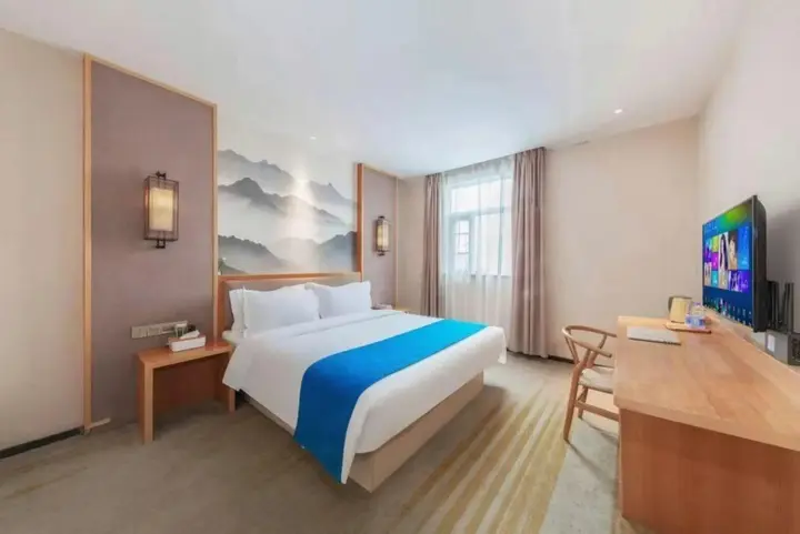 Янгиианг: Lanli Lily Hotel (Xindacheng Times Square North Lake Park Store)
