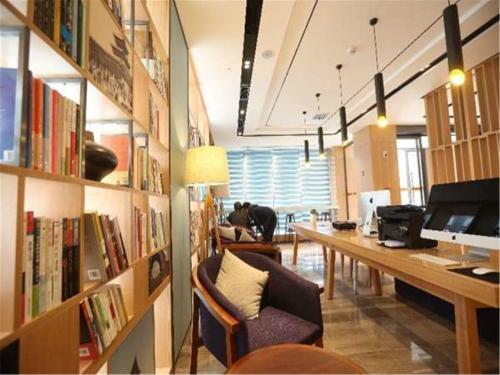 Яньань: Yan'an Baimi Avenue Baotashan Atour Hotel