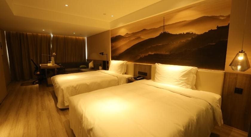 Яньань: Yan'an Baimi Avenue Baotashan Atour Hotel