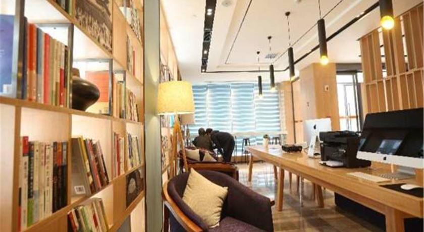 Яньань: Yan'an Baimi Avenue Baotashan Atour Hotel