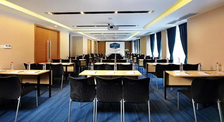 Гуйлинь: Hampton by Hilton Guilin Xiufeng