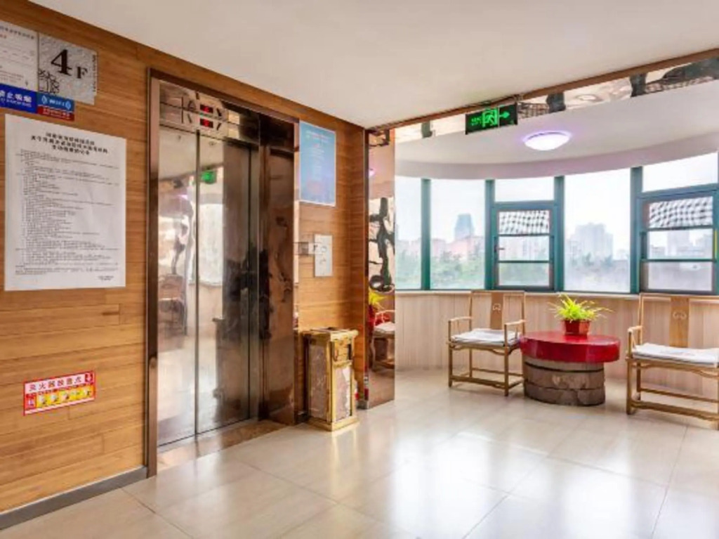 Чжэнчжоу: Fangyuan Hotel (Zhengda Yi Affiliated Hospital Bishagang Park)
