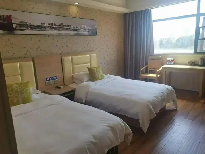 Чжэнчжоу: Fangyuan Hotel (Zhengda Yi Affiliated Hospital Bishagang Park)