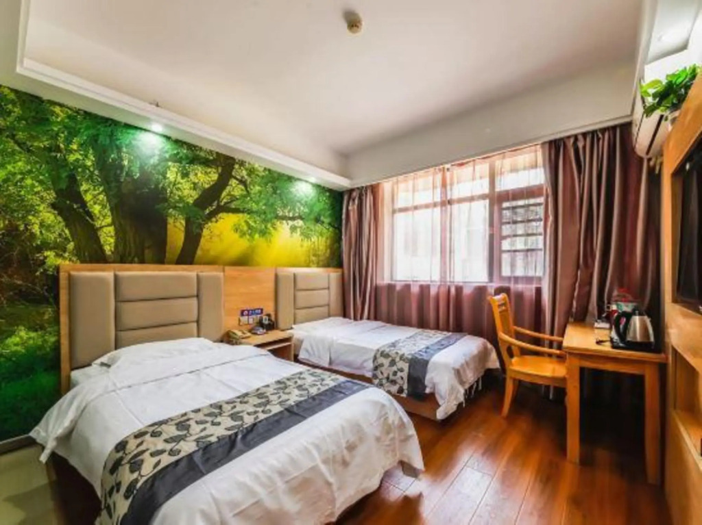 Чжэнчжоу: Fangyuan Hotel (Zhengda Yi Affiliated Hospital Bishagang Park)