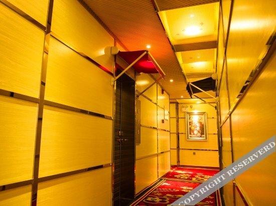 Кайфын: Buttonwood Fashion Hotel