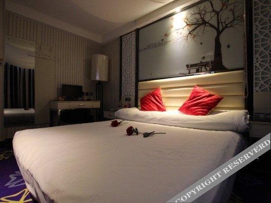 Кайфын: Buttonwood Fashion Hotel