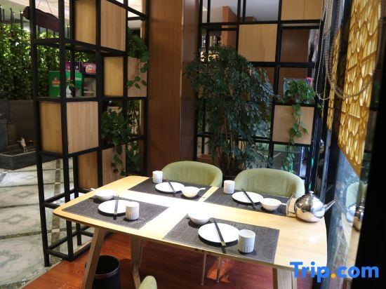 Кайфын: Buttonwood Fashion Hotel