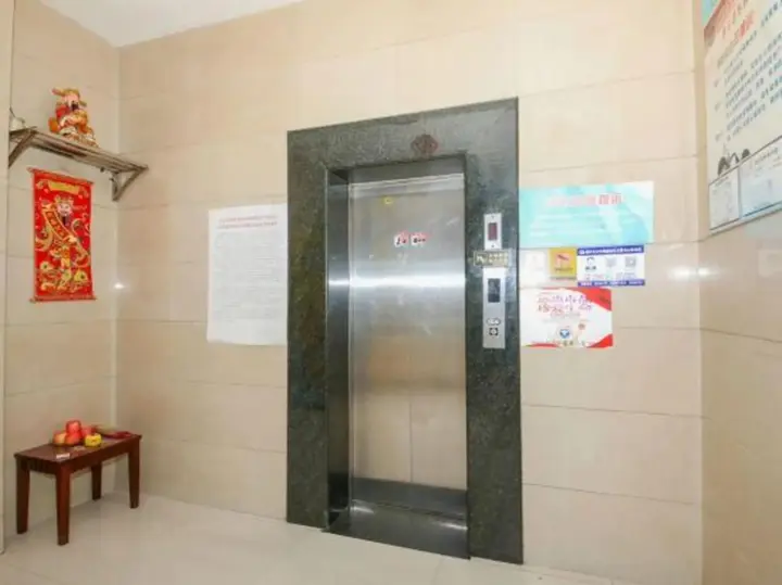 Шаоксинг: Paojiang Xinyuansu Business Hotel