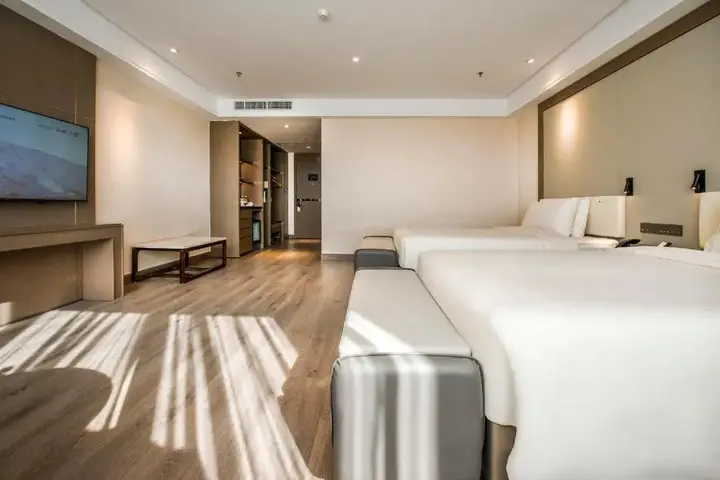 Янгиианг: Yangjiang Jiangcheng Junyi Square Atour X Hotel