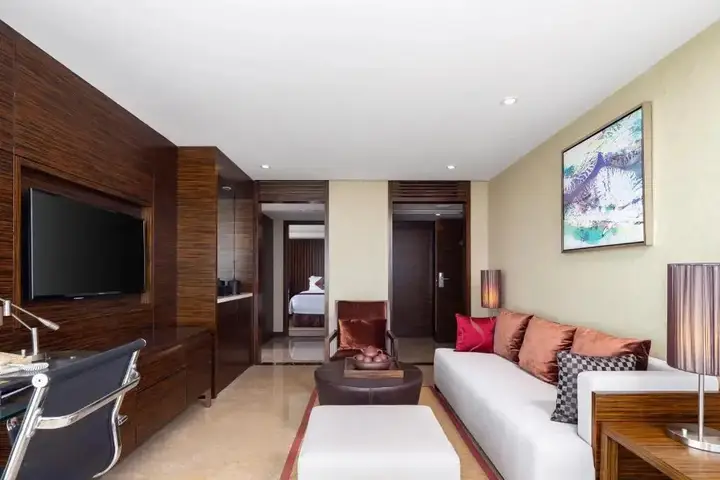 New Yantai Hotel — фото 1