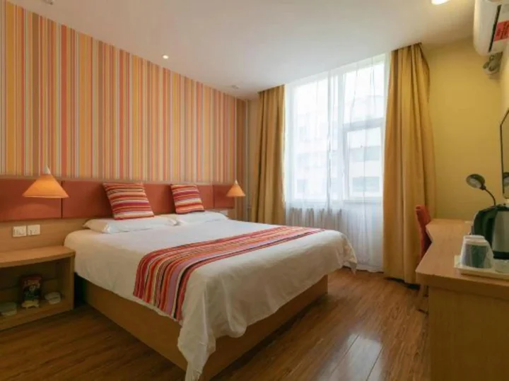 Яньтай: Ease Hotel