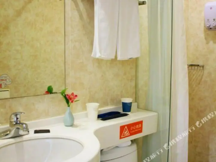 Яньтай: Ease Hotel