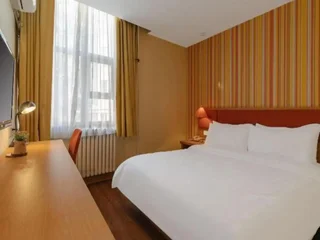 Яньтай: Ease Hotel