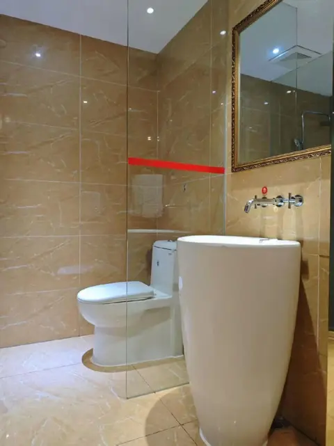 Лучжоу: Black Prince Art Hotel (Luzhou Longmatan District Government Store)