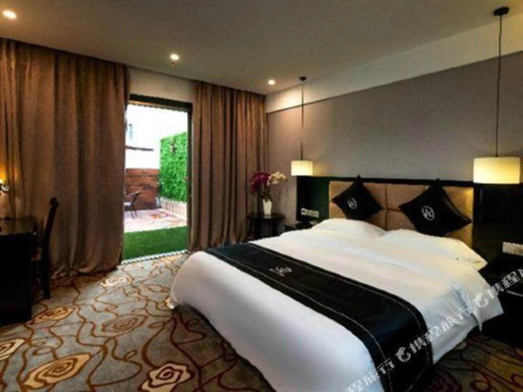 Лучжоу: Black Prince Art Hotel (Luzhou Longmatan District Government Store)