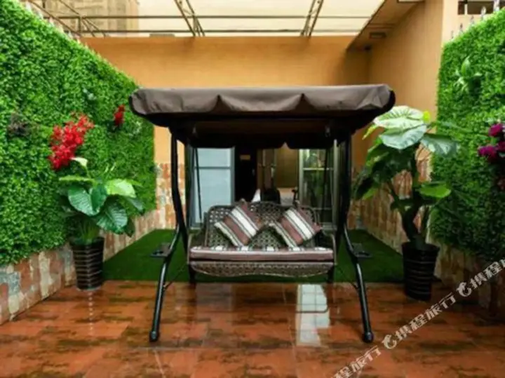 Лучжоу: Black Prince Art Hotel (Luzhou Longmatan District Government Store)