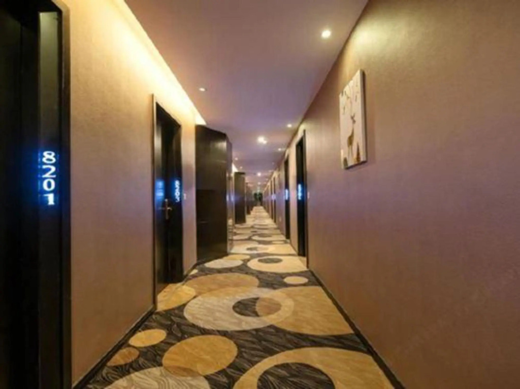 Лучжоу: Black Prince Art Hotel (Luzhou Longmatan District Government Store)