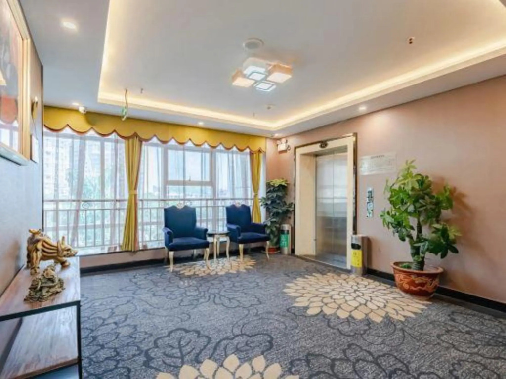 Лучжоу: Black Prince Art Hotel (Luzhou Longmatan District Government Store)