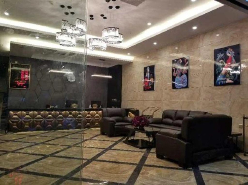 Лучжоу: Black Prince Art Hotel (Luzhou Longmatan District Government Store)