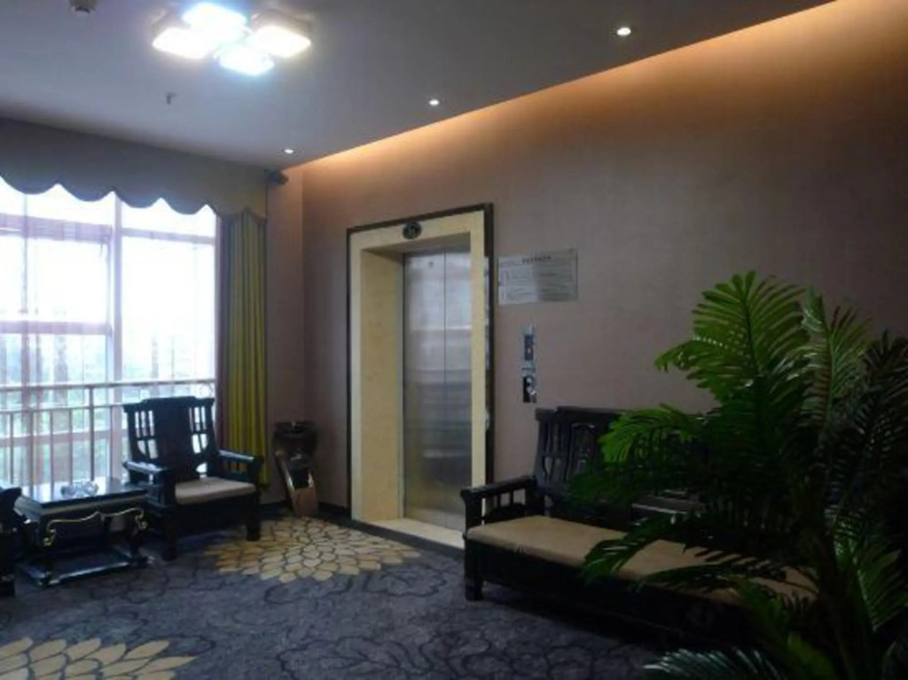 Лучжоу: Black Prince Art Hotel (Luzhou Longmatan District Government Store)