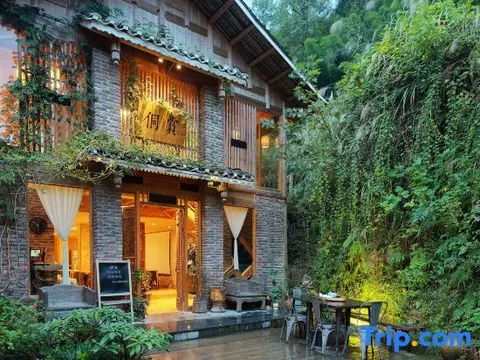 Чжаосин: Liping Dong Art Theme Hotel