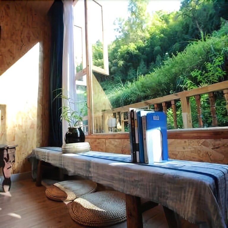 Чжаосин: Liping Dong Art Theme Hotel