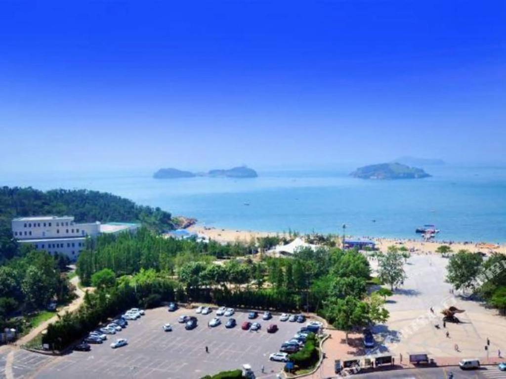 Далянь: Dalian Binhai building