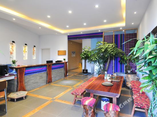 Цюйцзин: Caiyunju Hotel
