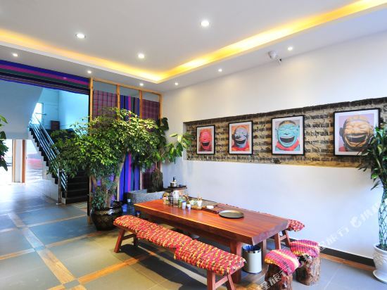Цюйцзин: Caiyunju Hotel