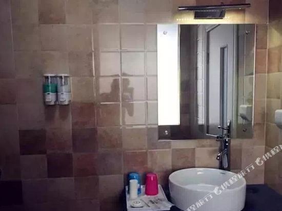 Цюйцзин: Caiyunju Hotel
