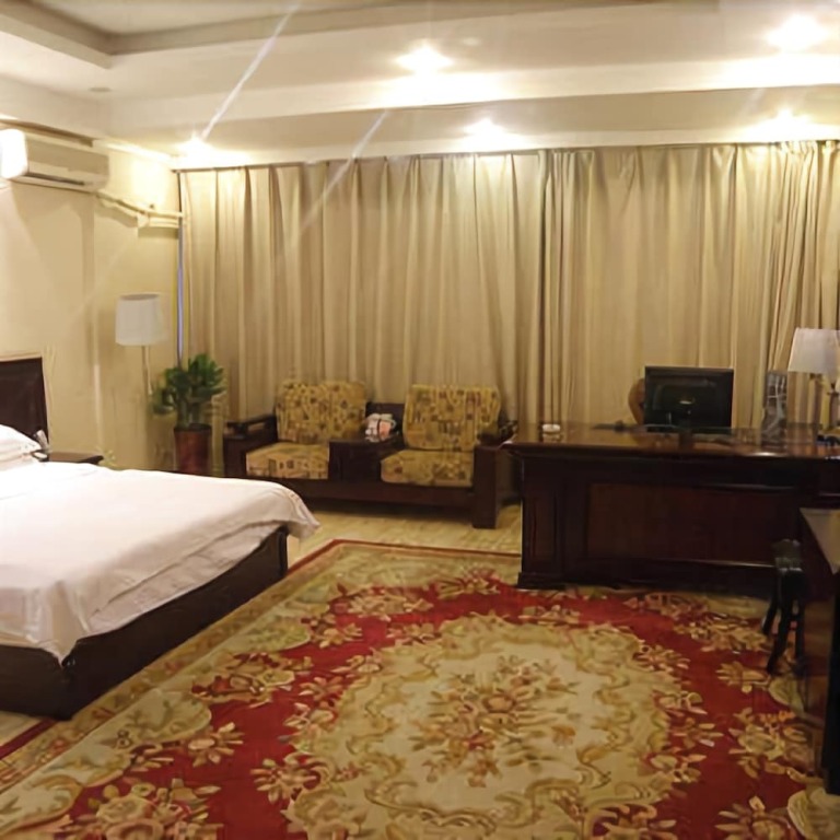 Синьсян: Holiday Hotel