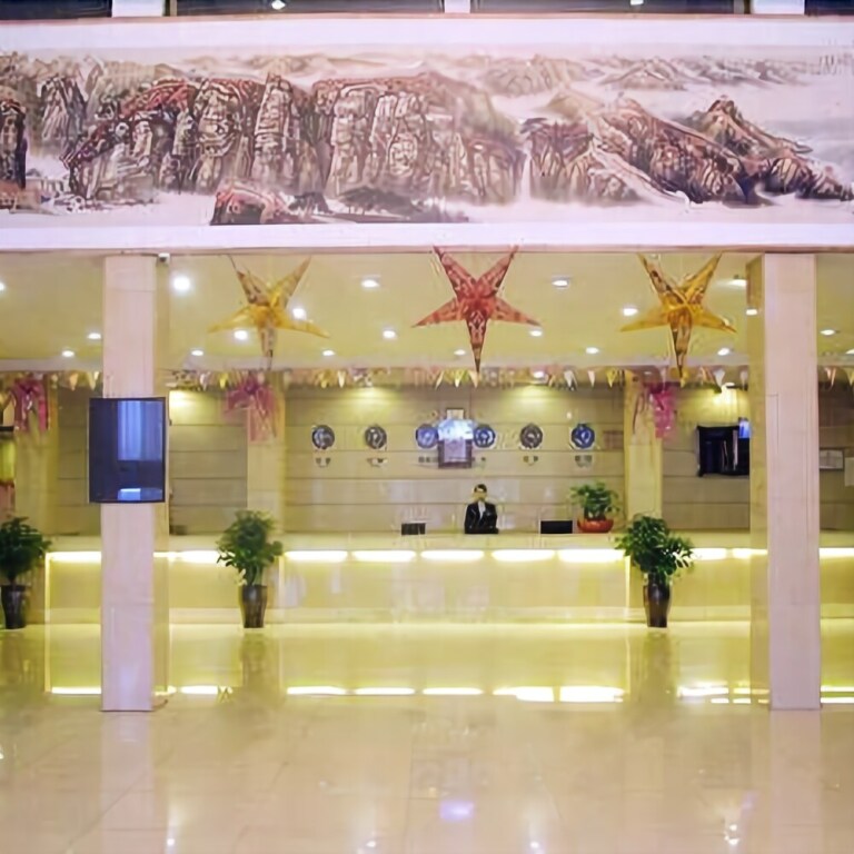 Синьсян: Holiday Hotel