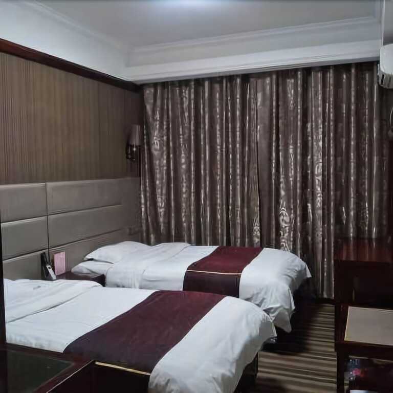 Синьсян: Holiday Hotel