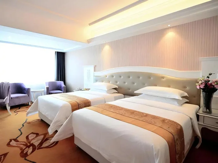 Гуйлинь: Vienna Hotel Guangxi Guilin