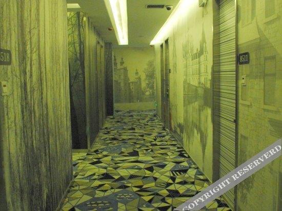Пуян: Ziyou Zhiyi Fengshang Hotel