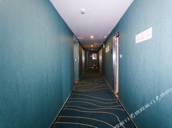 Пуян: Ziyou Zhiyi Fengshang Hotel