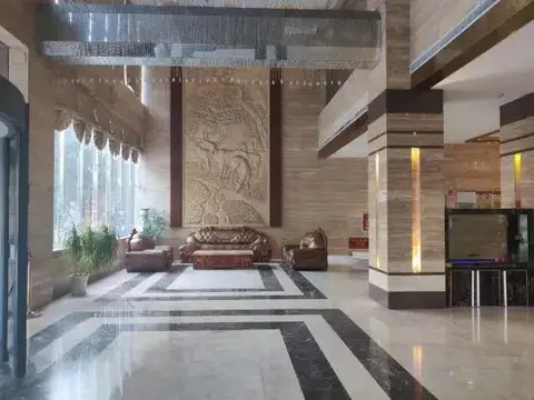 Джин-Чжоу: the Crown Inn Hotel