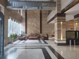 Джин-Чжоу: the Crown Inn Hotel