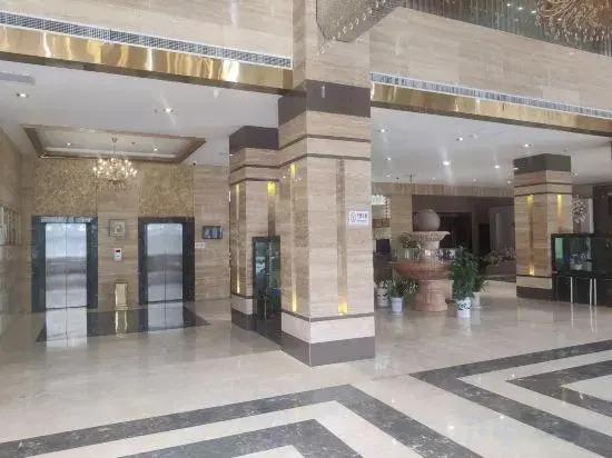 Джин-Чжоу: the Crown Inn Hotel