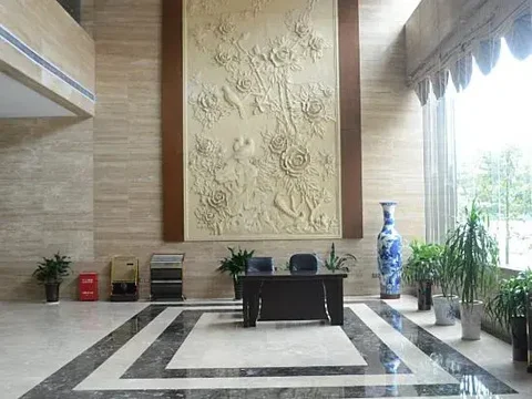 Джин-Чжоу: the Crown Inn Hotel