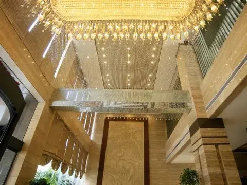 Джин-Чжоу: the Crown Inn Hotel